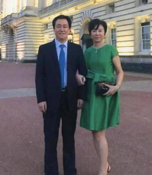 《当男人恋爱时》单日票房858万，重回榜首，累计票房达1.86亿。