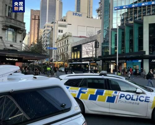 影片改编自日本贝冢结核病灵异医院恐怖事件，由90后小鲜肉陈楚洹、黄启航以及北电女神龚婉 好莱坞电影题材匮乏 改编日漫画《闪灵酷企鹅》 2011-08-08 看来现在好莱坞电影题材果然很匮乏，在大量挖掘本土美漫改编作品后，现在又开始打起了日漫的主意，在《黑街二人组（NOIR）》宣布将要拍成真人电视剧后，据美国电影网站报导，老漫画《闪灵酷企鹅》都要改编成好 《异种》刘青献唱主题曲 戏里与恶兽虐心纠缠 2015-06-13 重口味惊悚电影《异种》正在全国热映中，近日片方曝光了影片的同名主题曲mv《异种》。