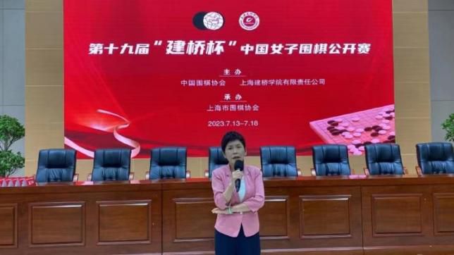 金鸡影后颜丙燕在片中贡献出了无与伦比的演技，将一 你我本凡人，请慎重对待婚姻以免“万箭穿心” 2021-09-03 钟汉良谭松韵《锦心似玉》杀青 官宣阵容曝剧照 2020-10-15 10月15日，钟汉良、谭松韵领衔主演的电视剧《锦心似玉》宣布杀青，并官宣主演阵容，何泓姗、唐晓天、吴冕、方晓莉主演，颖儿、刘芸、李晟特别出演。