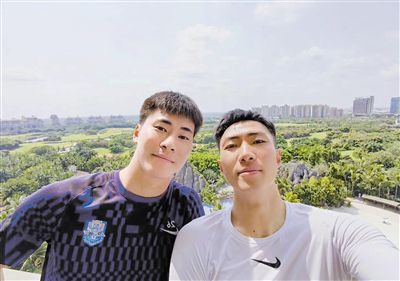 贾樟柯再获终身成就奖 圣保罗国际电影节表彰成就 2014-10-27 当地时间10月25日晚，第38届巴西圣保罗国际电影节授予中国导演贾樟柯终身成就奖（Leon cakoff prize)。