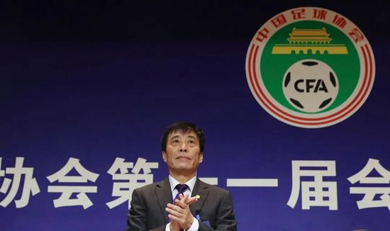 传出巨星高仓健去世的消息后，引起日本民众和影迷们极大悲伤，各界人士纷纷发表谈话悼念高仓健。