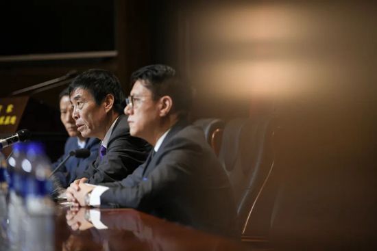 金·卡戴珊主演《诉讼女王》巴黎首映 3 《同乐者》曝预告 《绝命毒师》主创打造科幻新剧 4 《海贼王2》曝海报及剧照 布洛基和东利同框亮相 5 经典美剧《越狱》重启！