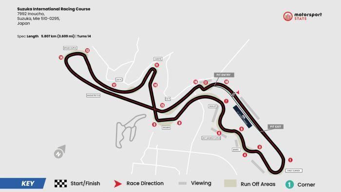 李小璐穿着紧身亮色裤子现身，显得十分娇小而充满时尚感。