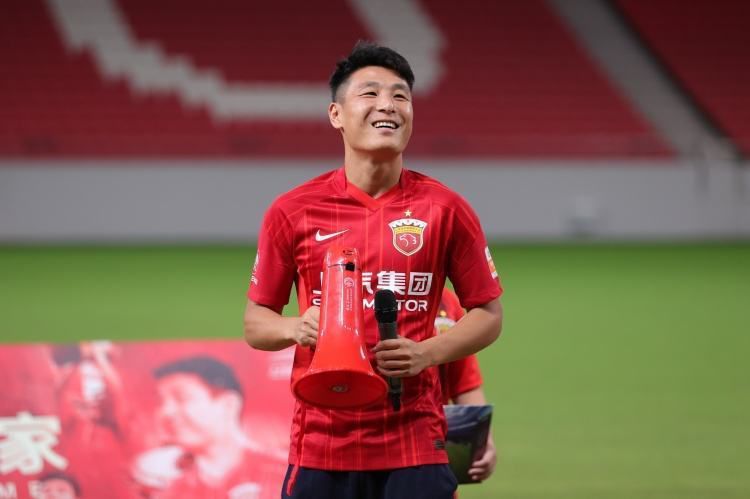 主演新剧《肯尼迪》聚焦著名政治家族 2 堪比时装周!