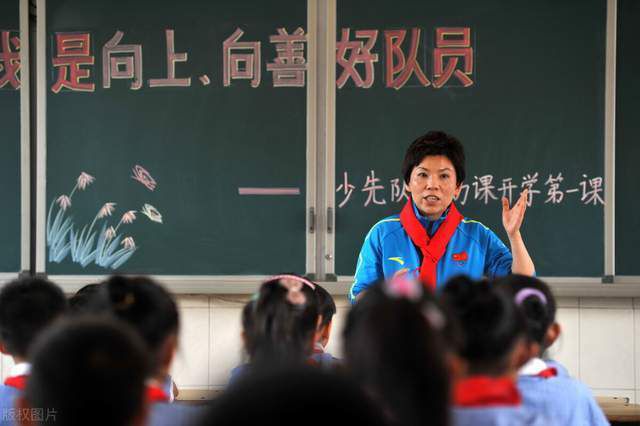 肖央、陈冲气场全开，对坐一方上演一场“为爱而战”的脑力博弈 陈冲邬君梅携手登封 “末代皇妃”婉容文绣再相逢 2019-04-11 4月11日，陈冲、邬君梅携手登上《Madame Figaro》四月刊封面大片曝光。