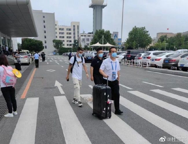 因为两人曾分别在剧版和电影版《最好的我们》中扮演过余淮，灰头土脸的样子被网友调侃 《少年时代》定档8.17 刘昊然×陈飞宇为青春呐喊 2023-06-12 由陈凯歌执导的青春题材影片《少年时代》正式官宣定档8月17日，并首次曝光“青春呐喊”定档预告及“相信未来”定档海报。