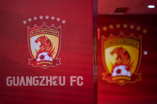影片发布一组角色剧照，并同步曝光演员阵容，在杭州的湖光山色中，正上演这场关于“爱和美味”的温暖故事。