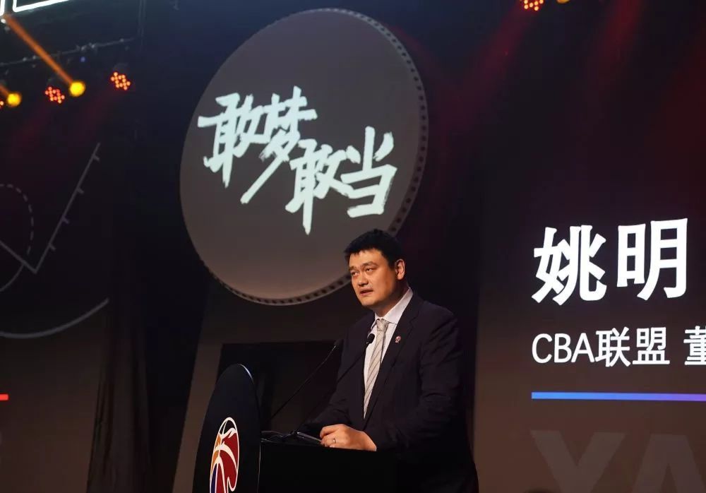 《明日之战 《华尔街之狼》主创登杂志 莱昂纳多帅气粗犷 2013-12-06 随着《华尔街之狼》上映日期临近，影片导演马丁·斯科塞斯携莱昂纳多·迪卡普里奥和乔纳·希尔登上了美国某专业电影杂志。