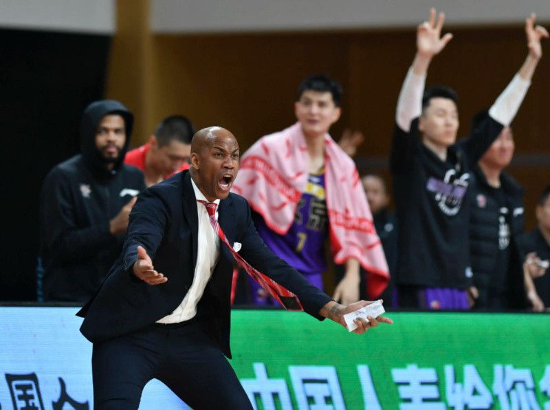 恒源祥海派生活美学 闪耀2024中国电影金鸡奖 2024-11-26 又是一年云帆踏浪时，2024年中国金鸡百花电影节盛大开幕，“金鸡直播间”官方直播间首度亮相，全程直击开闭幕式盛况，并全天呈现金鸡奖各项主体活动。