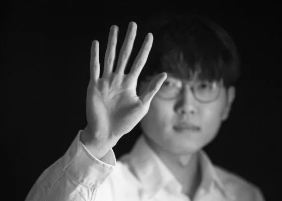 丽亚·米雪儿、奥菲、安迪·卡尔等主创出席。