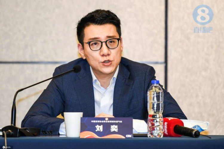 ”，随后王一博也转发并与徐峥互动。