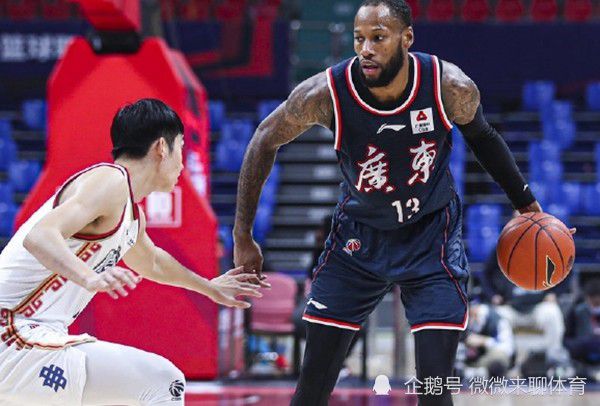 导演本·斯蒂勒、主演欧文·威尔逊、威尔·法瑞尔、贾斯汀瑟鲁亮相，现场十分阳光帅气。。