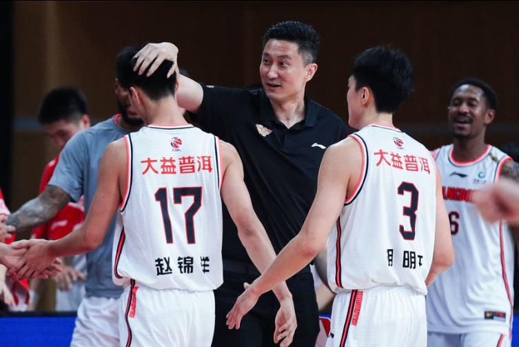 单日票房6301万走势稳定 《哈利·波特》二连冠 2020-08-16 8月15日，全国院线总票房报收6301.4万元，相较前日略有增长，总体走势稳健。