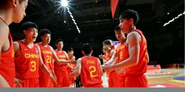 靳东为医护粉丝加油 承诺用角色名致敬美丽的天使 2020-02-27 2月25日，一位驰援武汉的医护人员发博表白靳东，“今天是我支援武汉的第29天，相信没有过不去的寒冬！