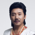 为她写剧本是一种乐趣，她的故事微妙、多层次、聪明、有趣且令人心碎。