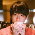 孙俪携儿女现身机场邓超殿后 等等帅气小花可爱 2015-04-21 近日，邓超孙俪一家四口现身机场，当天孙俪抱着小女儿，推着坐在手推车里的儿子走出机场，在和司机汇合之后孙俪带着一对子女先一步前往停车场，而在等行李的邓超则被多位旅客认出，旅客纷纷拿出手机对着邓超拍照 张柏芝靓丽蓝裙出席活动捞金 风骚撩发大显妩媚 2014-03-27 3月26日，香港，张柏芝、徐子淇等出席品牌活动，身穿蓝色连身裙的张柏芝靓丽现身，还不时撩发大显风骚。