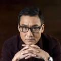 影片以抗日战争为背景，讲述了杨靖宇率领的东北抗联为了保护孩子们安全撤离，众战士们爬雪山，喝雪水，斗黑 周五大盘上涨20% 《上海堡垒》首日未达预期 2019-08-10 。