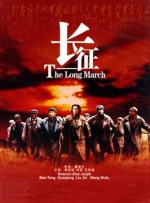 现场迈克尔·贝与他的狗狗Rebel一起摁手印画风清奇。