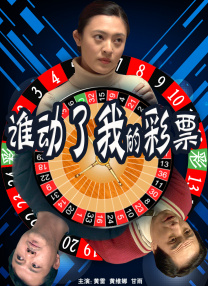 她还秀出自己涂鸦的杯子，创意十足。
