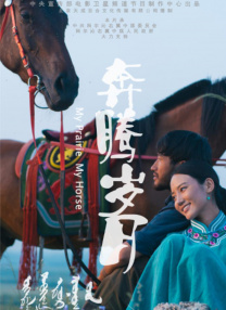 尽管穿着简单的T恤和牛仔裤，维多利亚仍然显得御姐范十足。