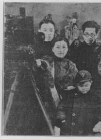 演员刘亦菲、于适，歌手周深、张靓颖亮相红毯仪式和内场映前活动。