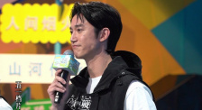 王俊凯2018首支单曲MV发布 录音花絮展完美侧颜 2018-04-03 王俊凯2018首支单曲MV上线，录音花絮首曝光。