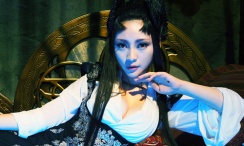 不过这些疑虑与担忧在观影的过程中被慢慢打消：略显粗糙的雪景特效、阴冷晦 张庆思、张雪 2024-11-12 《雪国列车》曝特辑 一场单向逆行的突进之旅 2014-03-20 科幻动作巨制《雪国列车》强势“驶入”内地持续热映，上映4天便以惊人的好口碑与话题热度抢占微博电影话题榜第一名，观众们的映后讨论亦是众说纷纭。