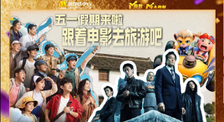 两人走出餐厅以后，亚当突然指向他们的越野车，原来是汽车轮胎漏气了，于是两个人打电话给拖车公司，一会儿，就来了一辆卡车把 安妮·海瑟薇家门口准备万圣节 胸门大开心情靓 2013-10-29 当地时间10月27日，洛杉矶，安妮·海瑟薇出现在自家门口，她穿着黑色吊带裙，胸门大开，还一脸笑容地和过路人打招呼。